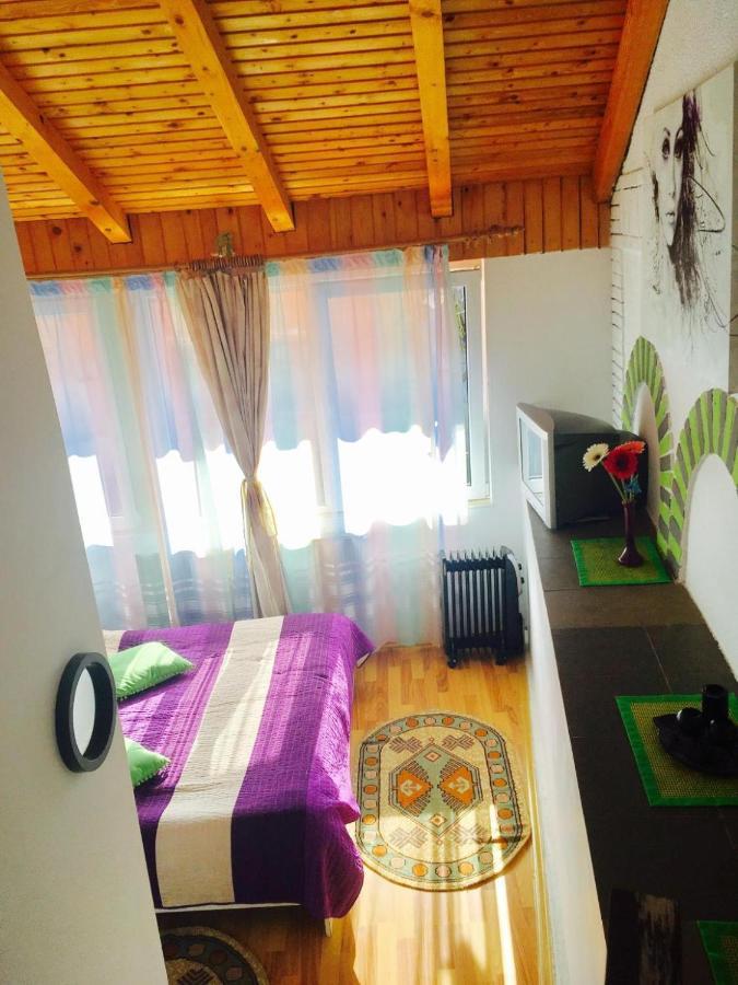 בראשוב Rolling Stone Hostel מראה חיצוני תמונה