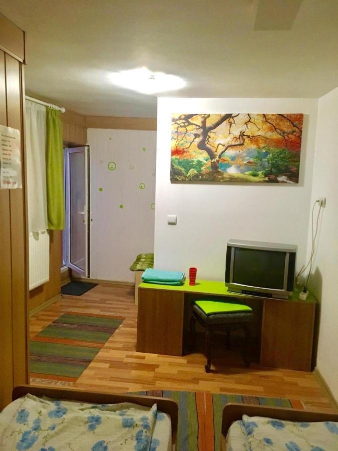 בראשוב Rolling Stone Hostel מראה חיצוני תמונה