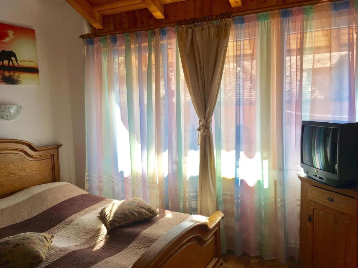 בראשוב Rolling Stone Hostel מראה חיצוני תמונה