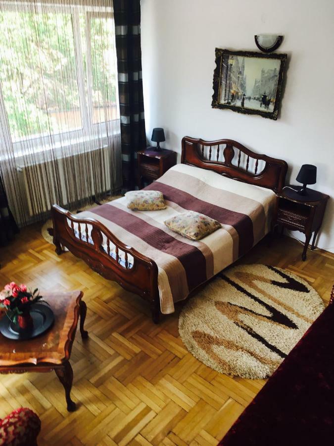 בראשוב Rolling Stone Hostel מראה חיצוני תמונה