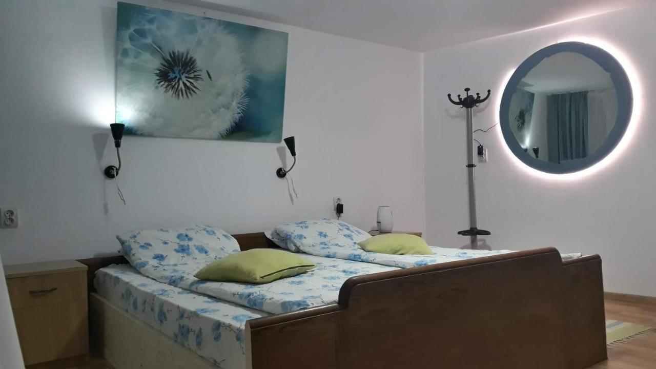 בראשוב Rolling Stone Hostel מראה חיצוני תמונה