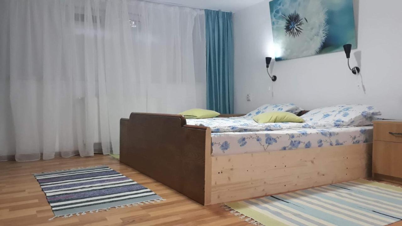בראשוב Rolling Stone Hostel מראה חיצוני תמונה